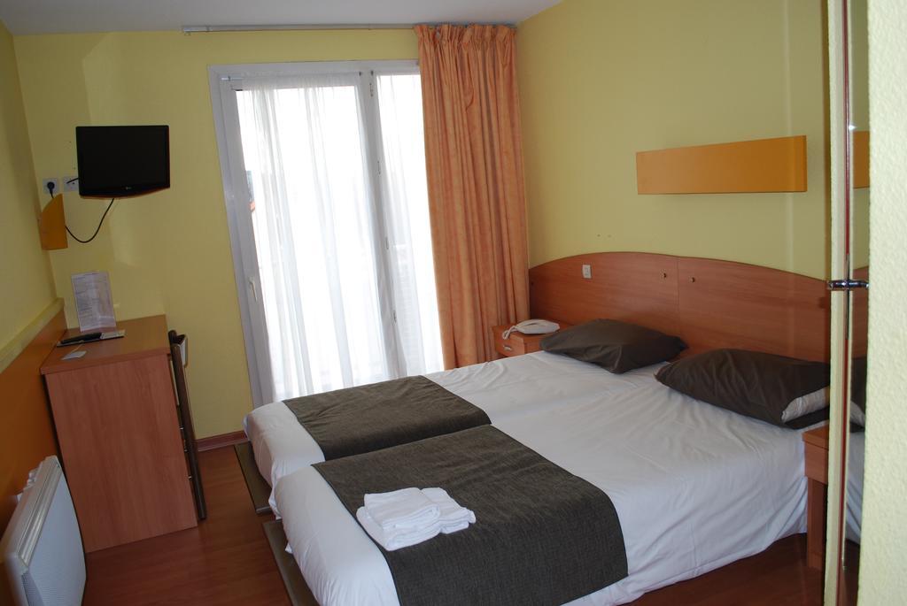 Hotel Logis L'Estredelle à Pont-du-Château Extérieur photo