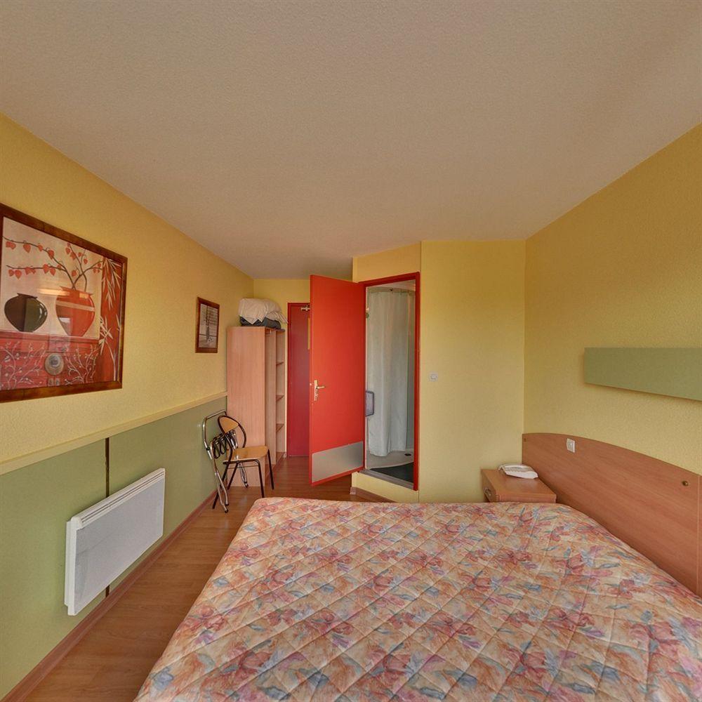 Hotel Logis L'Estredelle à Pont-du-Château Extérieur photo