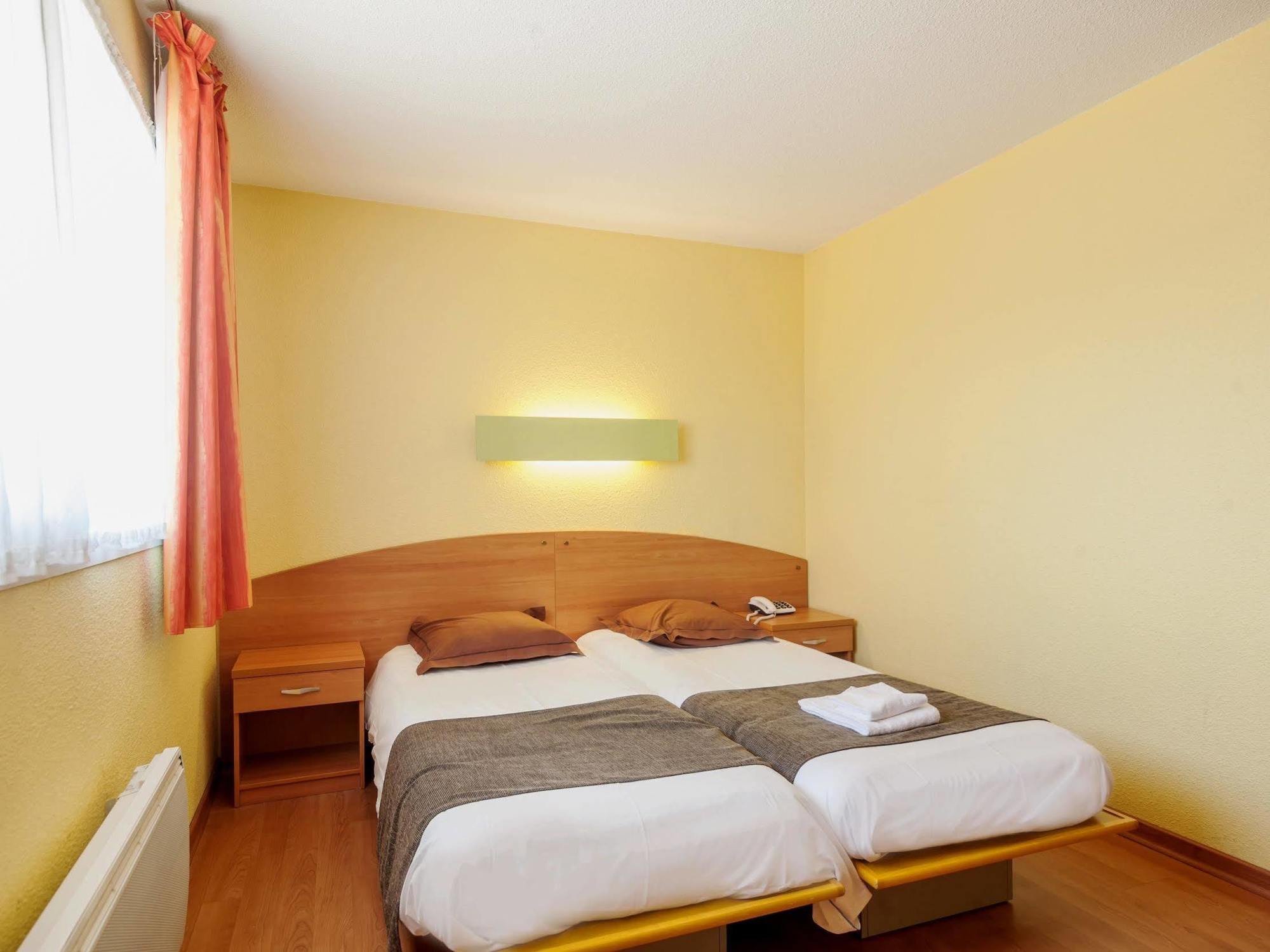 Hotel Logis L'Estredelle à Pont-du-Château Extérieur photo