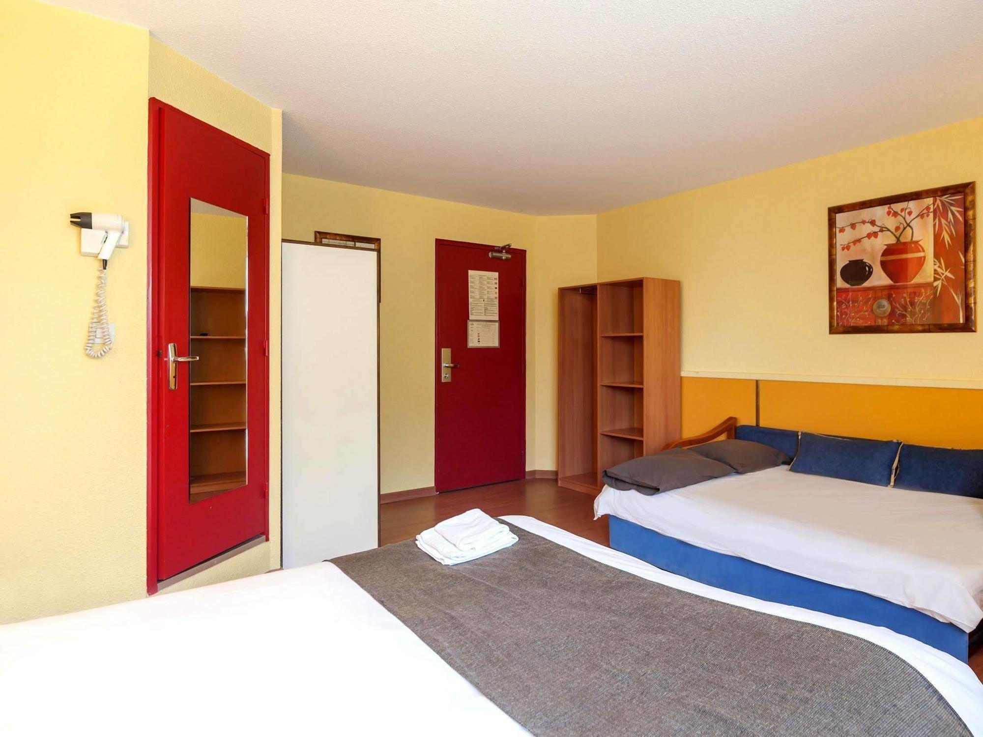 Hotel Logis L'Estredelle à Pont-du-Château Extérieur photo